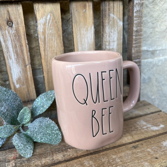 🆕 Rae Dunn | 🐝 "QUEEN BEE" Mug! - Picture 4 of 8